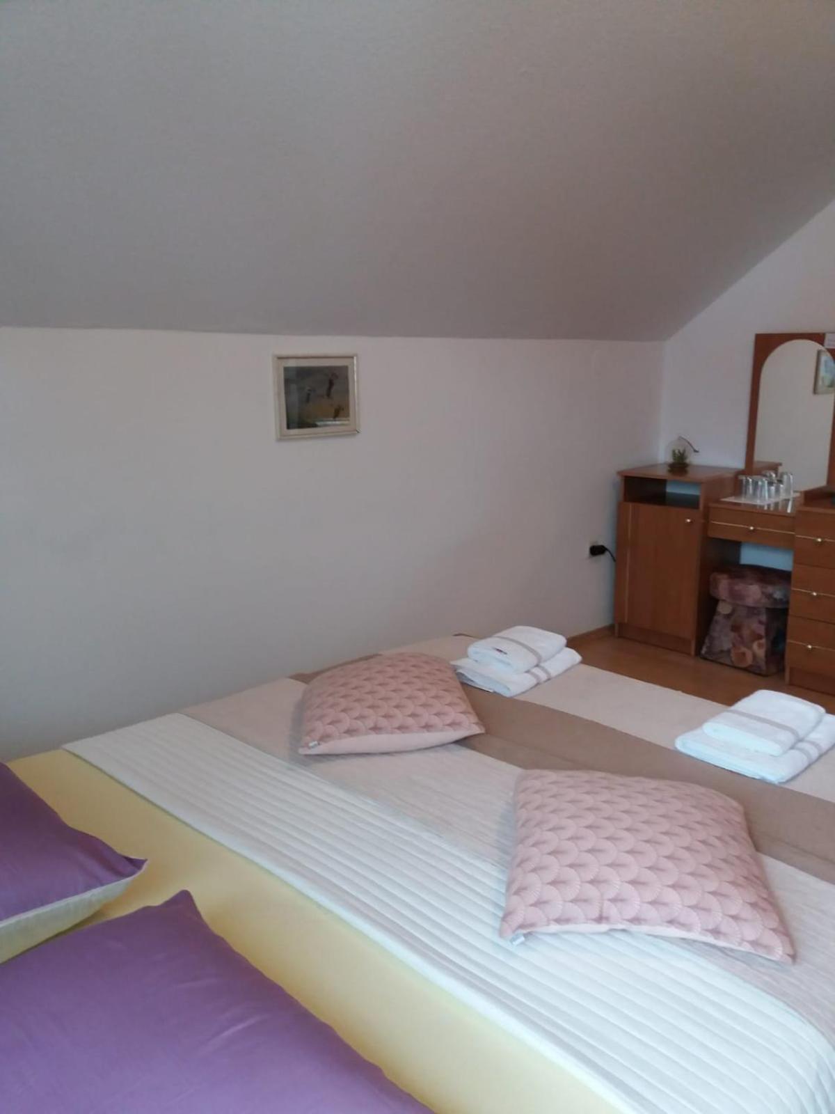 Guesthouse Tomas Čatrnja Εξωτερικό φωτογραφία