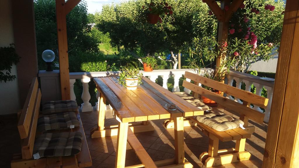 Guesthouse Tomas Čatrnja Εξωτερικό φωτογραφία