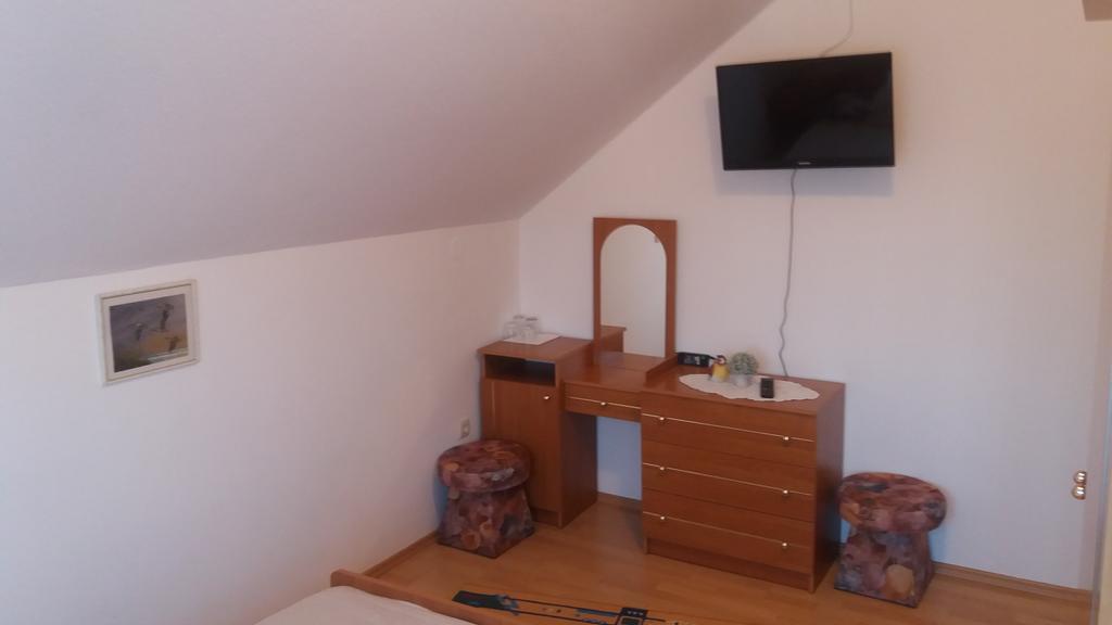 Guesthouse Tomas Čatrnja Εξωτερικό φωτογραφία