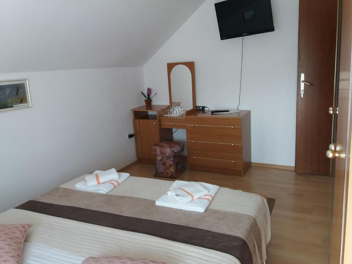 Guesthouse Tomas Čatrnja Εξωτερικό φωτογραφία