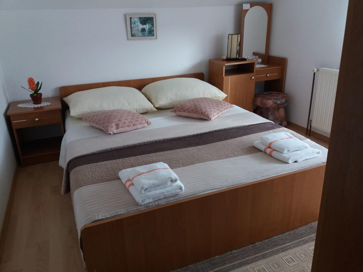 Guesthouse Tomas Čatrnja Εξωτερικό φωτογραφία